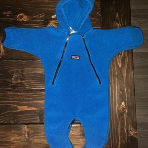 Patagonia newborn fleece bunter!